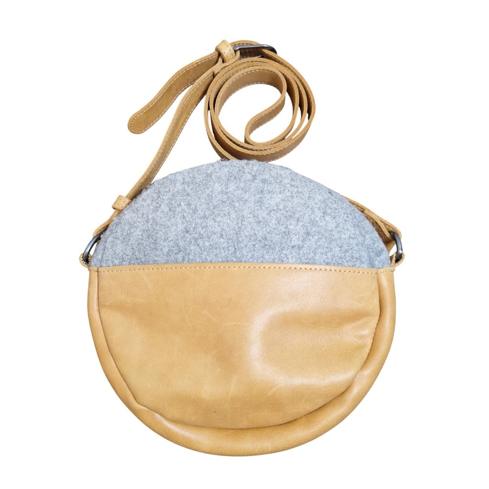 Hearth & Hand Magnolia 9 Inch Round Crossbody Bag Tan Leather Grey Felt RN17730